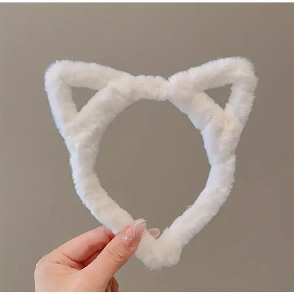 New! Adorable Fuzzy Cat Ear Headband White - Picture 1 of 1
